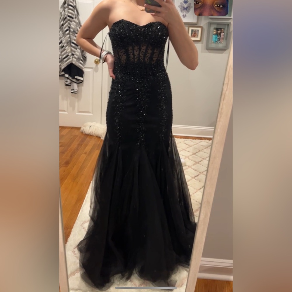 Never worn, brand new, still has the tag.
